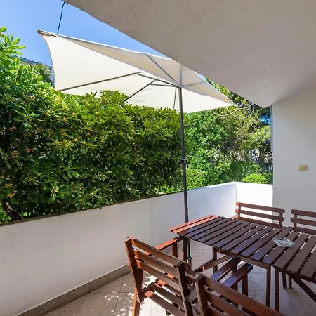 Janus Apartment