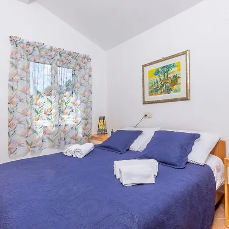 Janus Apartment