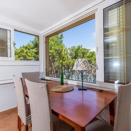 Janus * Jelsa (Hvar)