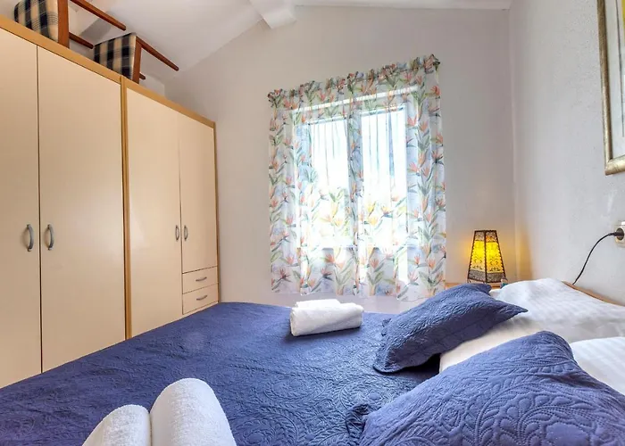Janus Apartman *